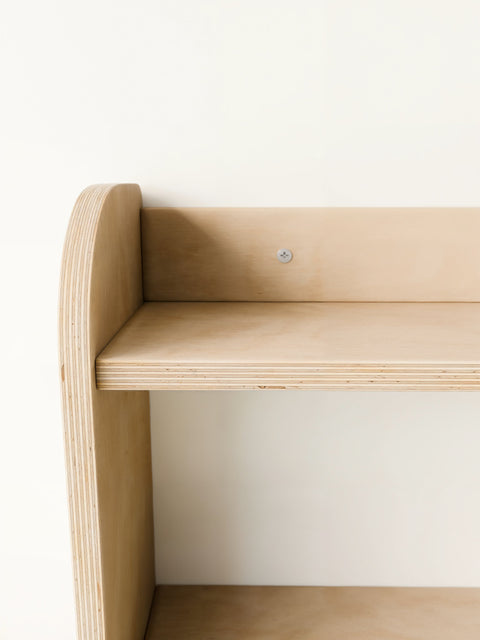 Close-up of the birch plywood material used in a Montessori wall-mounted shelf, showcasing its smooth, natural finish and durable design.